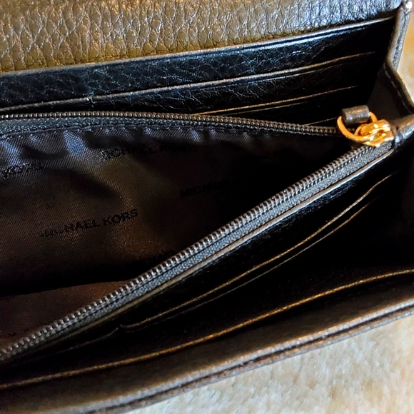 🌺 NEW Michael Kors Black Pebbled Leather Wallet - Picture 6 of 12